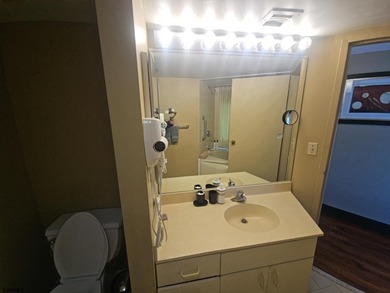 Turnkey, -approved Boardwalk studio featuring an amazing ocean - photo 6