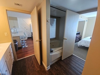 Prime Boardwalk condo in the heart of Atlantic City! This - photo 7