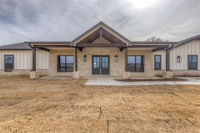 Stunning New Construction on 12+/- Acres in Windmill Farms - photo 2