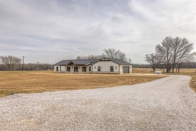 Stunning New Construction on 12+/- Acres in Windmill Farms - photo 5