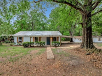 Lake Home Sale Pending in Etoile, Texas