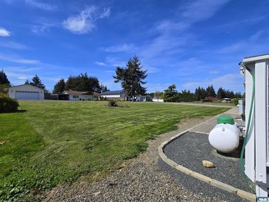 Enjoy a perfect blend of country serenity and modern convenience - photo 31