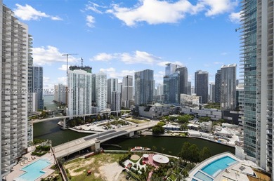 Beautiful apartment with amazing city and river views in an - photo 1