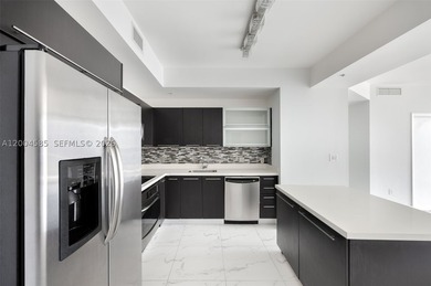 Beautiful apartment with amazing city and river views in an - photo 7