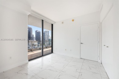 Beautiful apartment with amazing city and river views in an - photo 8