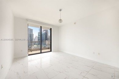 Beautiful apartment with amazing city and river views in an - photo 10