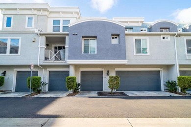 A beautifully maintained tri-level townhome located in the heart - photo 1
