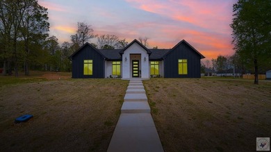 Welcome home to your private retreat! 11 Lewis Lane is the - photo 2