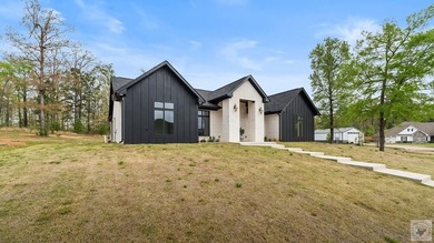 Welcome home to your private retreat! 11 Lewis Lane is the - photo 4