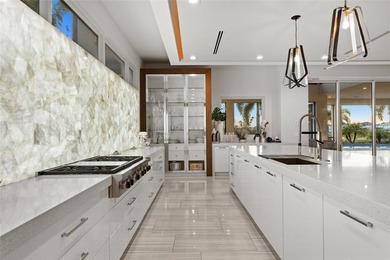 Lakefront, Luxurious, home with Private Pool in Windermere. A - photo 9