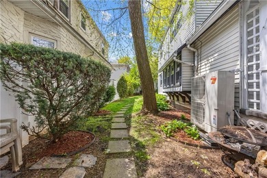 Great opportunity to own this fully detached single family home - photo 28