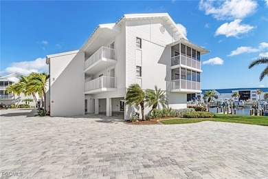Experience effortless coastal living in this modern and sleek - photo 1