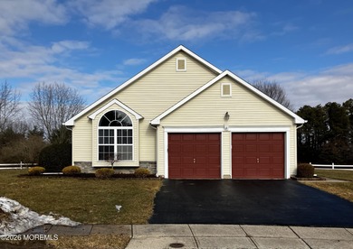 (private lake, pond, coastal) Home For Sale in Toms River New Jersey