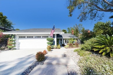 Absolutely Stunning!! This incredible single-story ranch style - photo 2