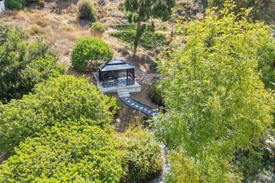 Absolutely Stunning!! This incredible single-story ranch style - photo 4
