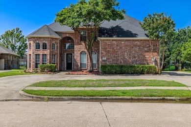 Charming 4-bed, 3-bath home in the heart of Rowlett! Nestled in - photo 2