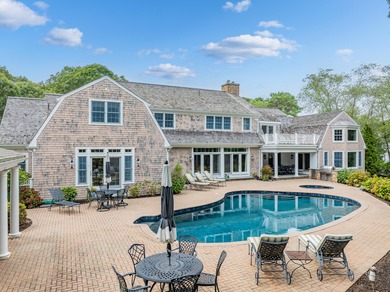 Welcome to an exquisite 2 acre waterfront estate, complete with - photo 5