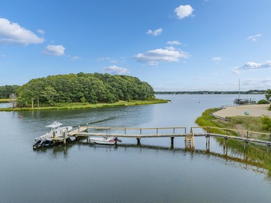Welcome to an exquisite 2 acre waterfront estate, complete with - photo 6