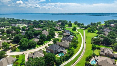 Charming 4-bed, 3-bath home in the heart of Rowlett! Nestled in - photo 6