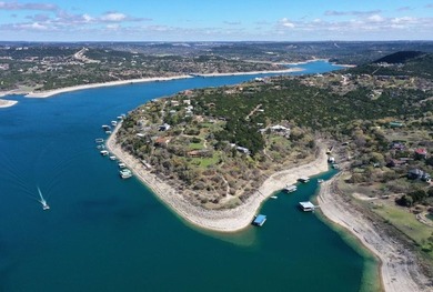 Extraordinary Lake Travis waterfront estate in the Sandy Shores - photo 1