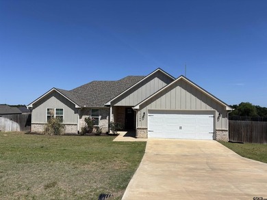 NOW OFFERING $5000 in SELLER CONCESSIONS! Welcome to this - photo 1