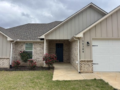 NOW OFFERING $5000 in SELLER CONCESSIONS! Welcome to this - photo 3