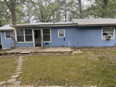 This 2 bed 2 bath home with 1459 sq ft of living space also has - photo 5