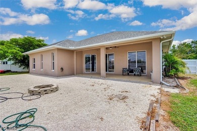 Solidly built 1998 concrete-block home on a rare three-lot - photo 38