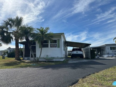 Lake Home For Sale in Leesburg, Florida