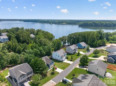 Perfectly positioned with breathtaking lake views and - photo 2