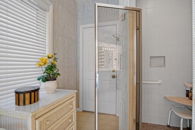 If you desire a home with charm, elegance and spacious rooms - photo 26