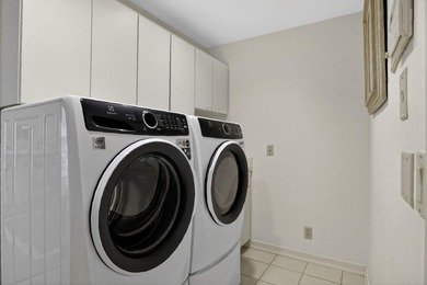 If you desire a home with charm, elegance and spacious rooms - photo 36
