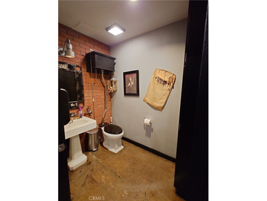 Rare opportunity to acquire a highly regarded, fully operational - photo 30