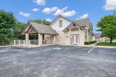 Welcome to this beautifully maintained 3-bed, 2.5-bath home in