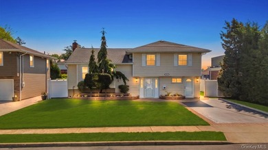 Charming Split-Level Gem in South Wantagh tucked away on a quiet - photo 1