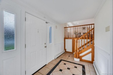Charming Split-Level Gem in South Wantagh tucked away on a quiet - photo 6