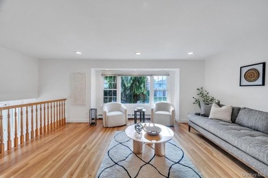 Charming Split-Level Gem in South Wantagh tucked away on a quiet - photo 7