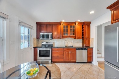 Charming Split-Level Gem in South Wantagh tucked away on a quiet - photo 9