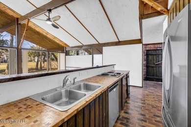 Searching for a real Caroll Ishee home on the beautiful