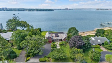 (private lake, pond, creek) Home For Sale in Kings Point New York