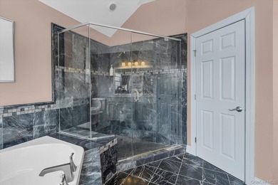 Stunning Colonial located in the desirable Riverhead Community - photo 16
