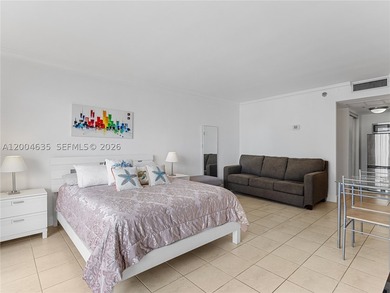 Oceanfront studio with private BALCONY in Sunny Isles Beach - photo 6