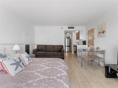 Oceanfront studio with private BALCONY in Sunny Isles Beach - photo 8