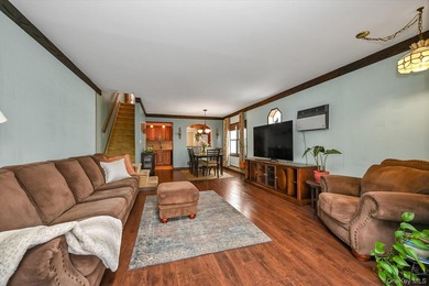 Bright, Sun-Filled Semi-Detached Colonial in Prime Northwest - photo 4