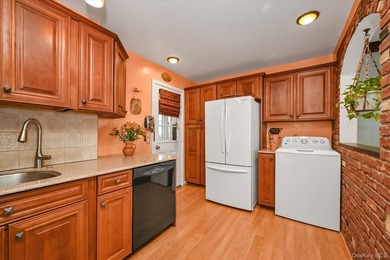 Bright, Sun-Filled Semi-Detached Colonial in Prime Northwest - photo 7