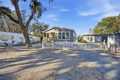 Lake Griffin Home For Sale in Fruitland Park Florida