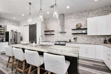 NO HOA - Built to Last - Walk to the Beach - Furnished & Rental - photo 4
