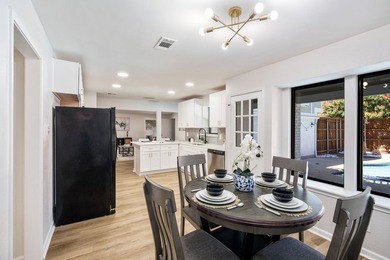 Welcome to this beautifully fully updated 5-bedroom, 4-bathroom - photo 4