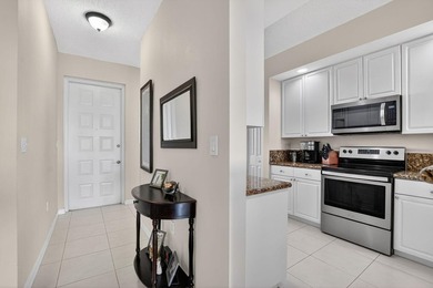 Stunning 2BR/2BA deluxe condo in the heart of SE Boca! Nestled - photo 5
