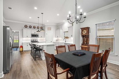 Welcome to 101 Hydrangea Boulevard, a beautifully designed - photo 7